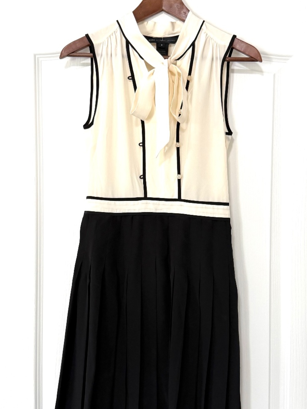 Marc by Marc Jacobs Pleated 100% Silk Dress Black Cream Size 0